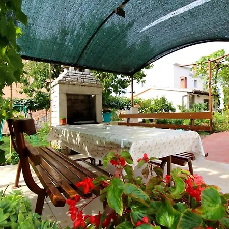 Apartment Aurora Mit Gartengrill, Klimatisiert Porec